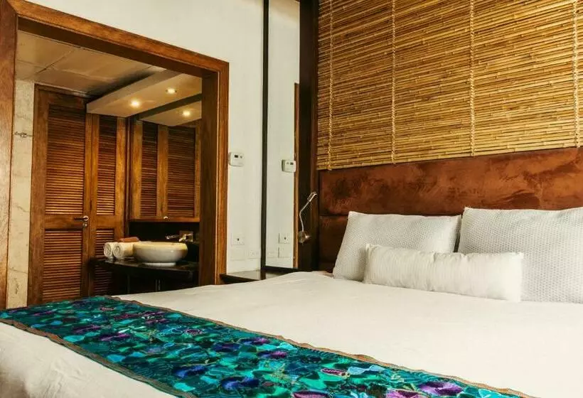 Beautiful Oceanfront Penthouse With Private Pool