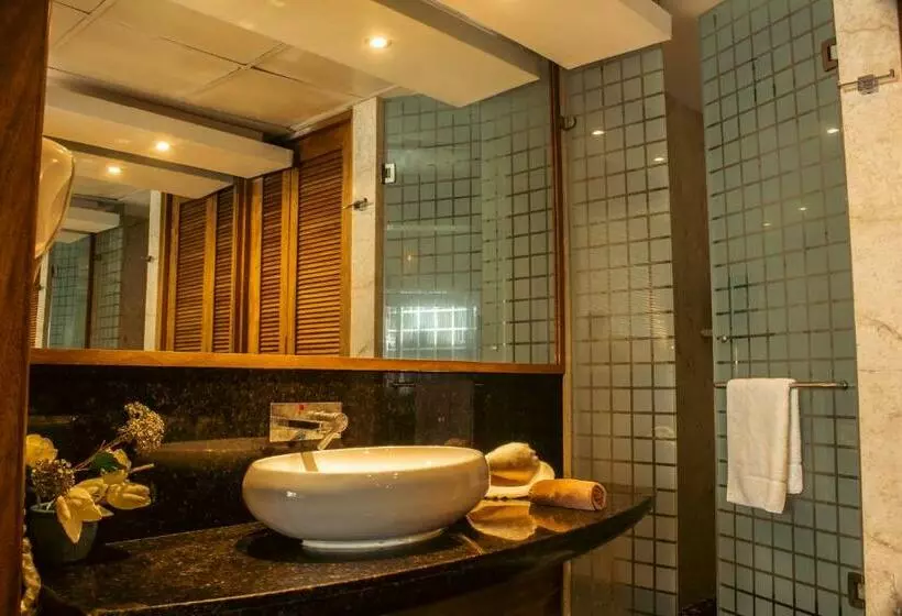 Beautiful Oceanfront Penthouse With Private Pool