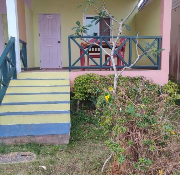 Bed and Breakfast นุชจนาถรีสอร์ท วังน้ำเขียว