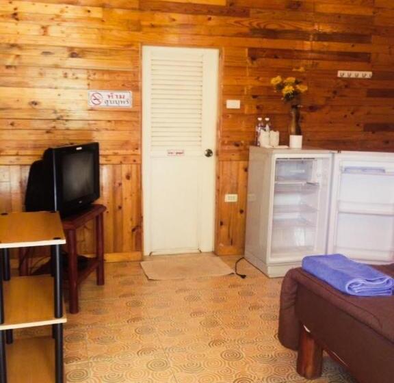 Bed and Breakfast นุชจนาถรีสอร์ท วังน้ำเขียว