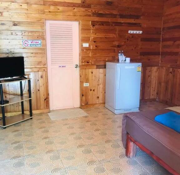 Bed and Breakfast นุชจนาถรีสอร์ท วังน้ำเขียว