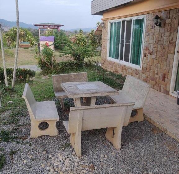 Bed and Breakfast นุชจนาถรีสอร์ท วังน้ำเขียว