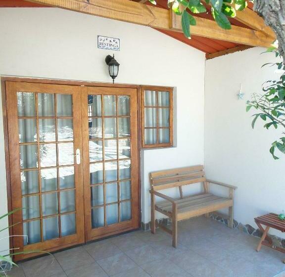 تختخواب و صبحانه La Familia Guesthouse Pionierspark