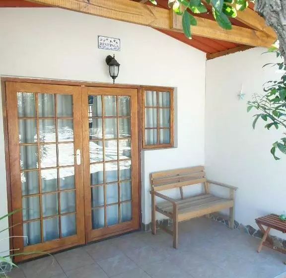 تختخواب و صبحانه La Familia Guesthouse Pionierspark