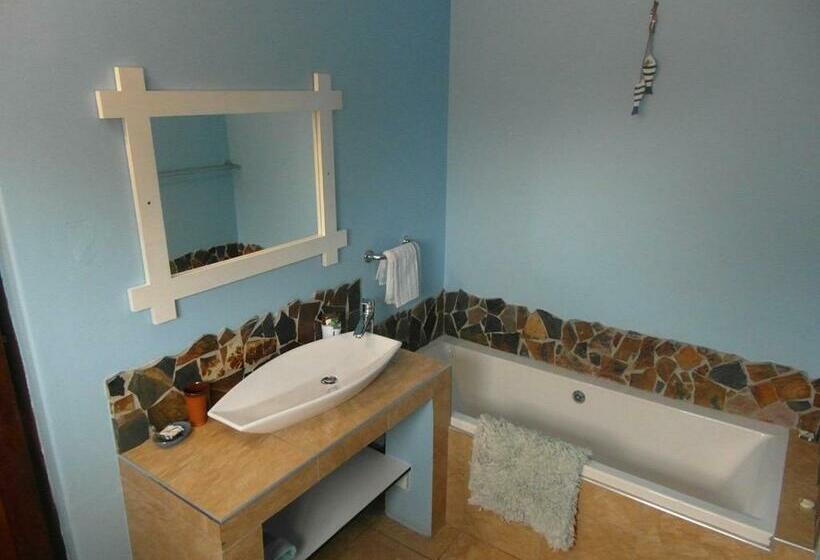 تختخواب و صبحانه La Familia Guesthouse Pionierspark