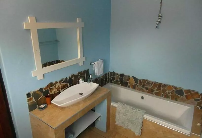 تختخواب و صبحانه La Familia Guesthouse Pionierspark