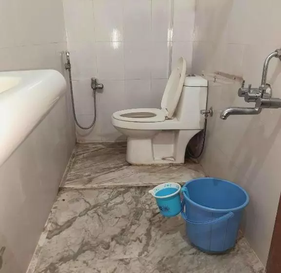 هتل Knight Inn Airport