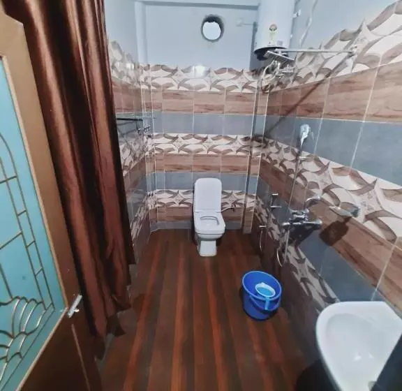 هتل Knight Inn Airport