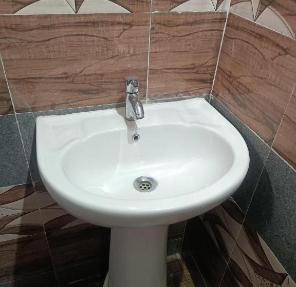 בית מלון כפרי Knight Inn Airport