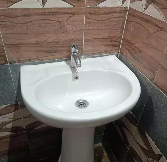 هتل Knight Inn Airport