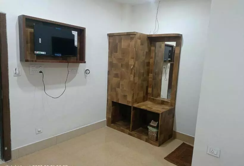 هتل Knight Inn Airport