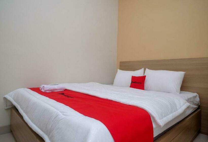 Hotel Reddoorz Plus Near Ums Solo 2