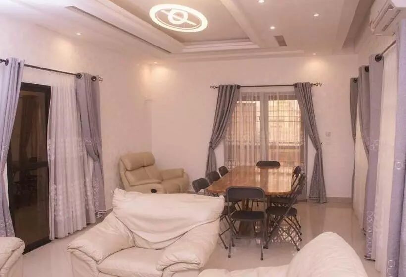 پانسیون Appartement Meublé Au 2e Etage
