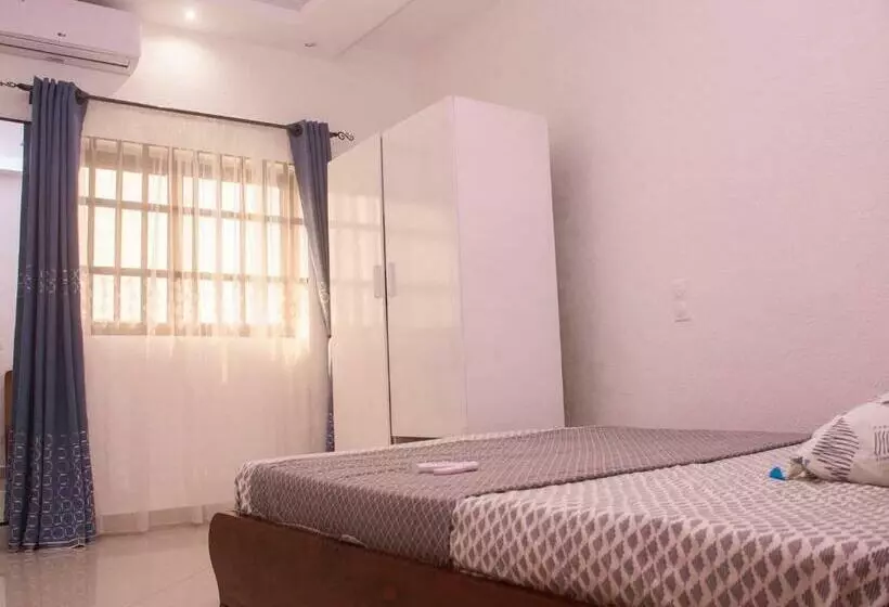 پانسیون Appartement Meublé Au 2e Etage