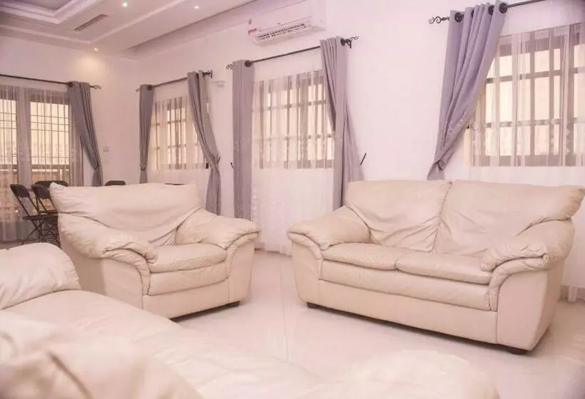 پانسیون Appartement Meublé Au 2e Etage