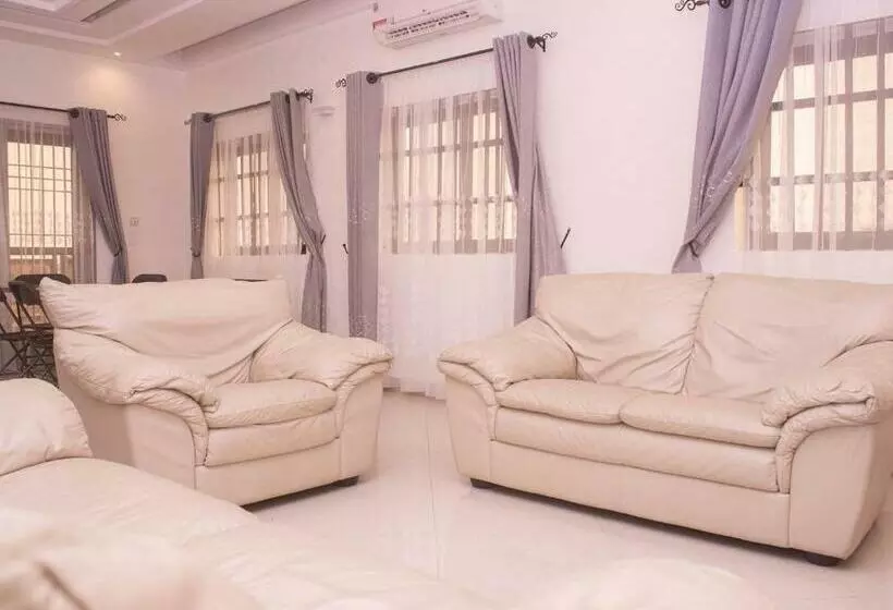 پانسیون Appartement Meublé Au 2e Etage