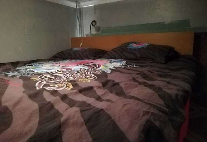 پانسیون Room In Guest Room   Lockable Room Center