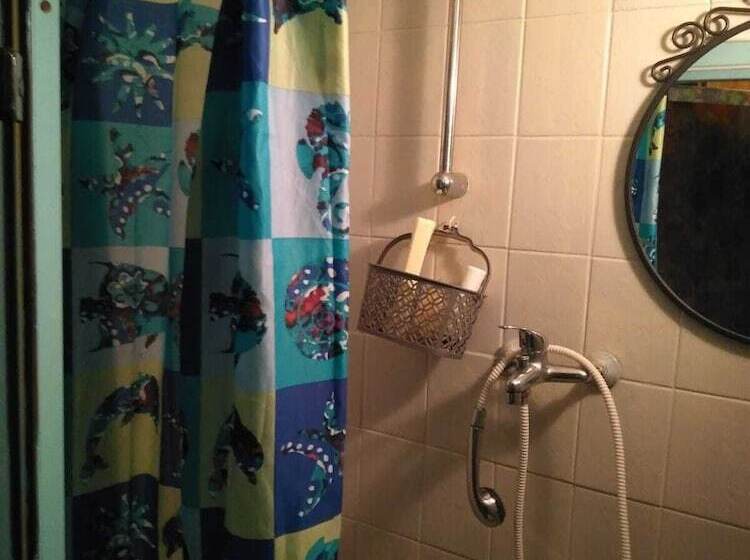 پانسیون Room In Guest Room   Lockable Room Center