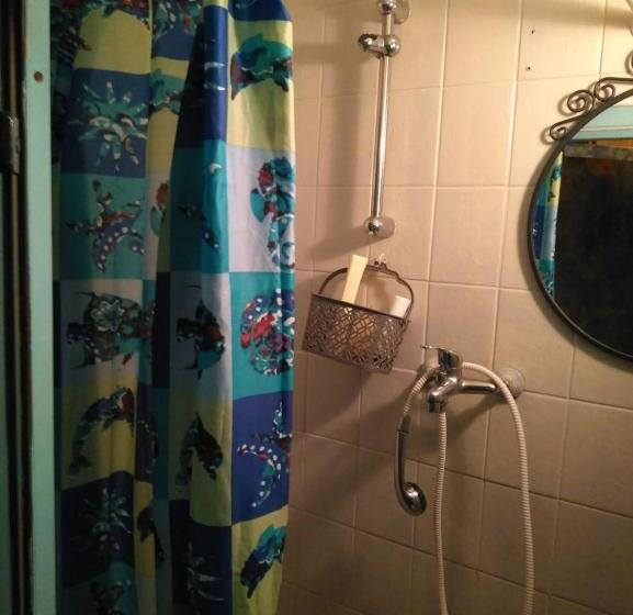 پانسیون Room In Guest Room   Lockable Room Center