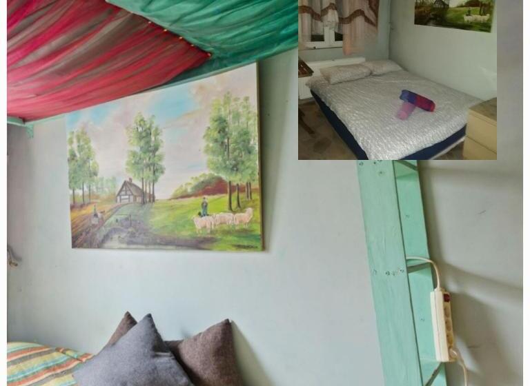 پانسیون Room In Guest Room   Lockable Room Center