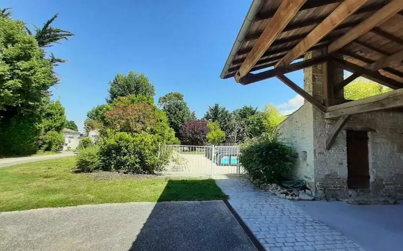 ベッドアンドブレックファースト La Rochelle Lodge