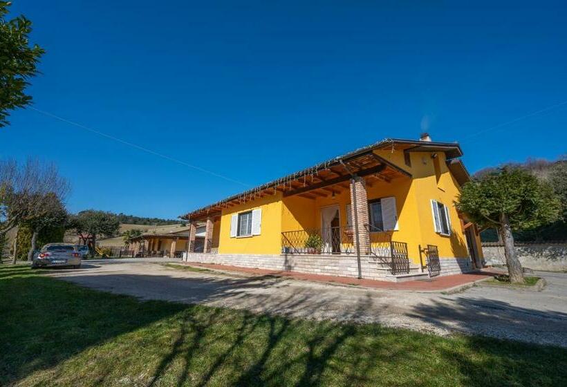 ホテル Agriturismo Caperroni