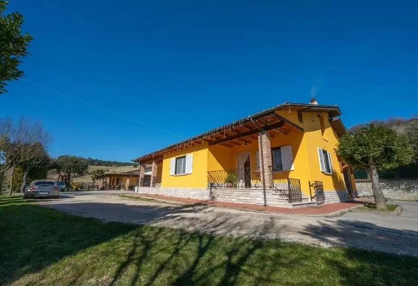 ホテル Agriturismo Caperroni