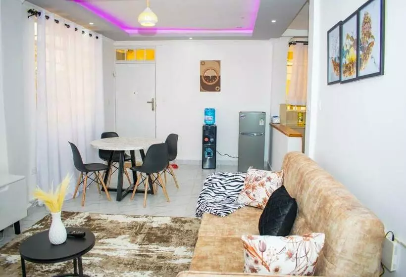 تختخواب و صبحانه She Homes   Luxurious And Cosy Home