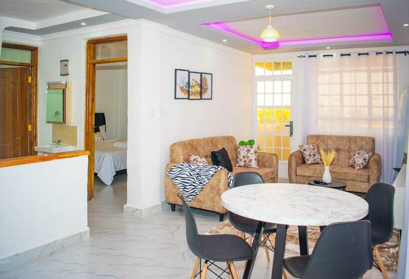 تختخواب و صبحانه She Homes   Luxurious And Cosy Home