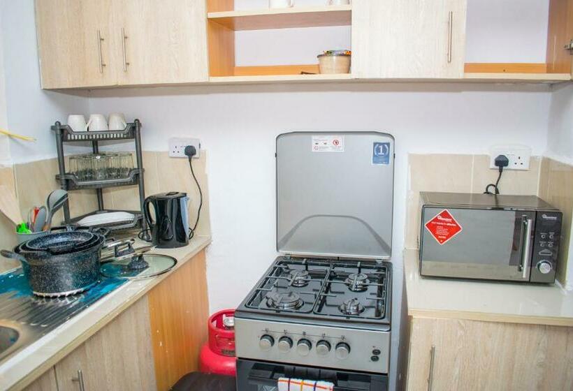 تختخواب و صبحانه She Homes   Luxurious And Cosy Home