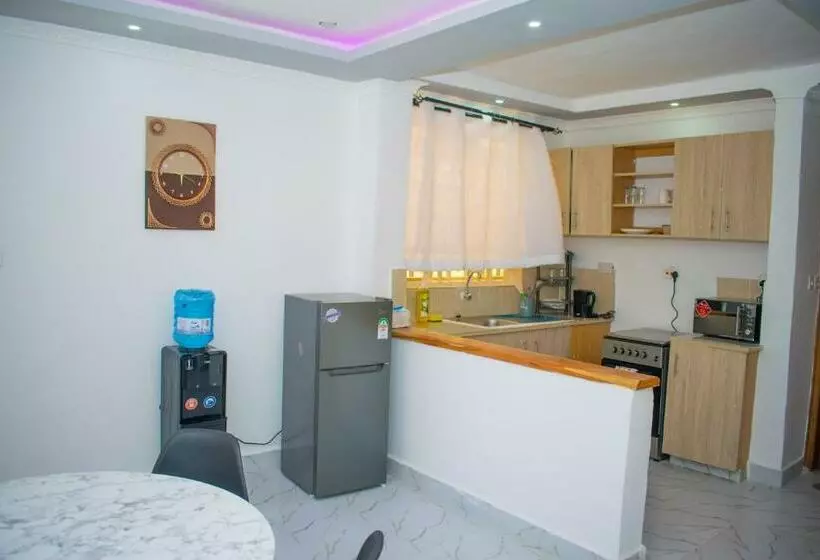 تختخواب و صبحانه She Homes   Luxurious And Cosy Home