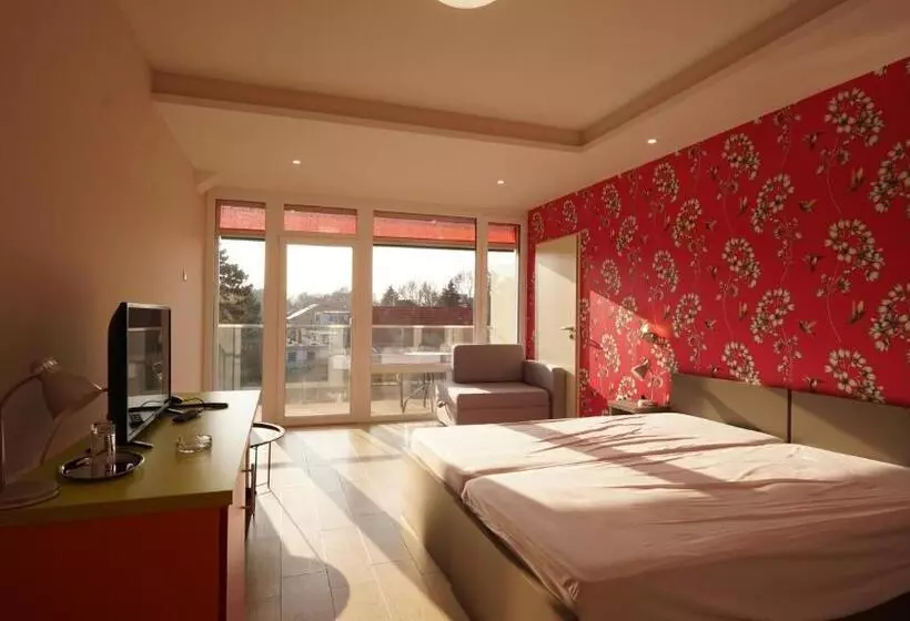 هتل Colors Holiday