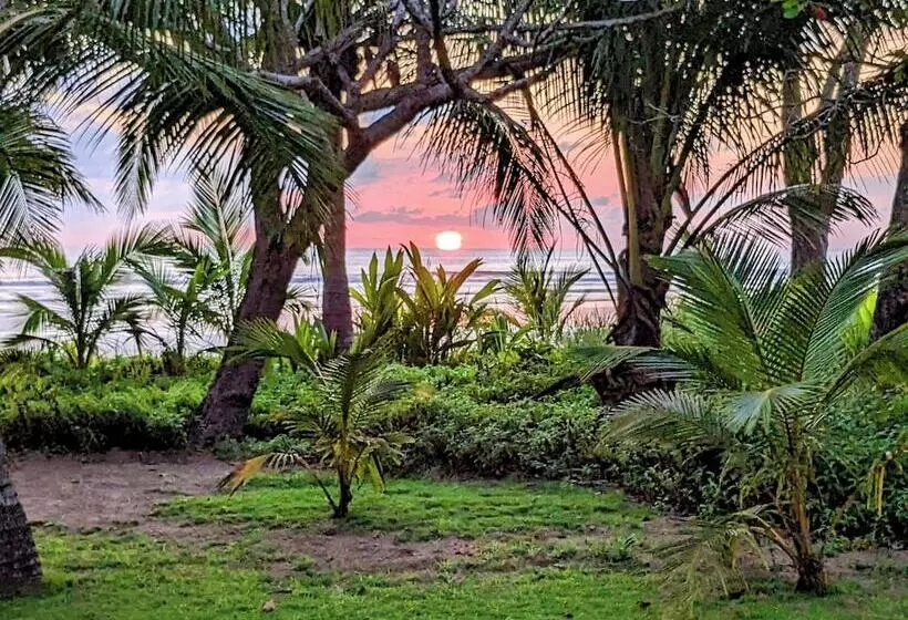 Hotelli Salvatierra Beachfront