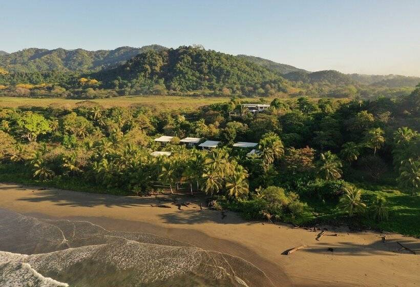 Hotel Salvatierra Beachfront