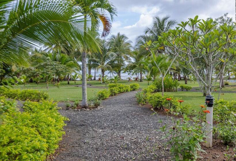 Hotel Salvatierra Beachfront