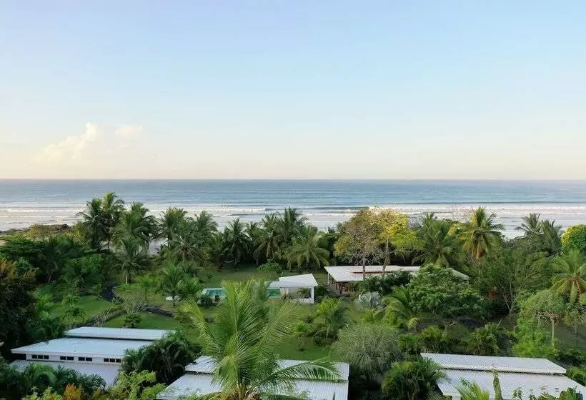 Hotelli Salvatierra Beachfront