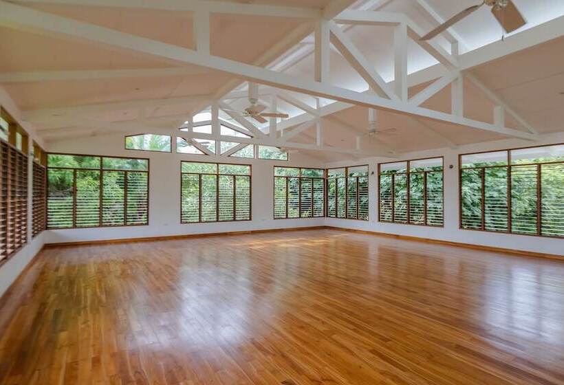 Hotel Salvatierra Beachfront