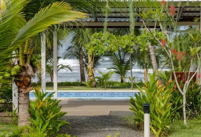 Hotelli Salvatierra Beachfront