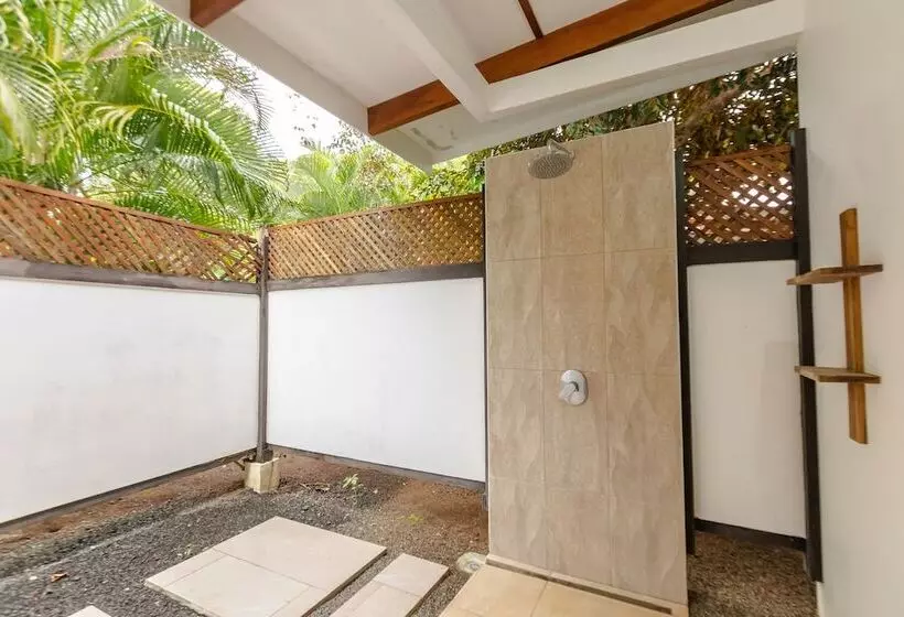 Hotelli Salvatierra Beachfront