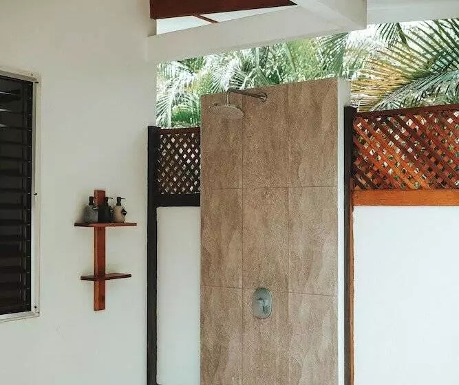 Hotelli Salvatierra Beachfront