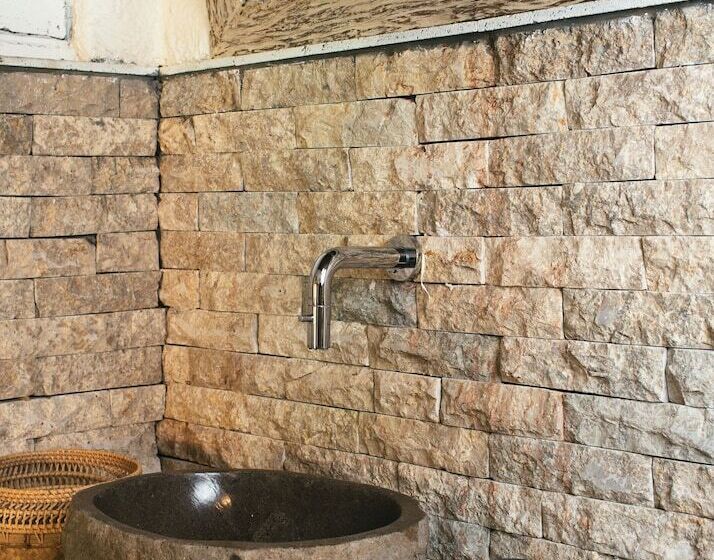 فندق Tamuku Padang Padang, Cari Surf Camp