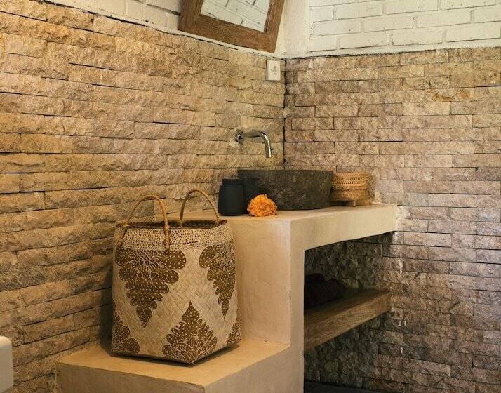 فندق Tamuku Padang Padang, Cari Surf Camp