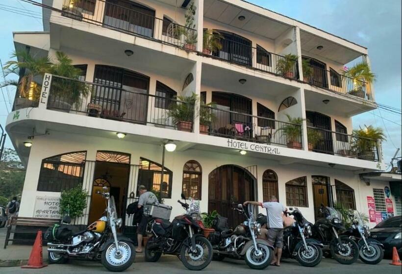 פנסיון Central