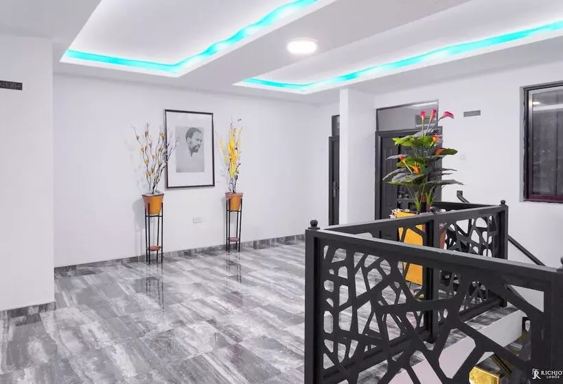 ペンション Richjoy Lodge