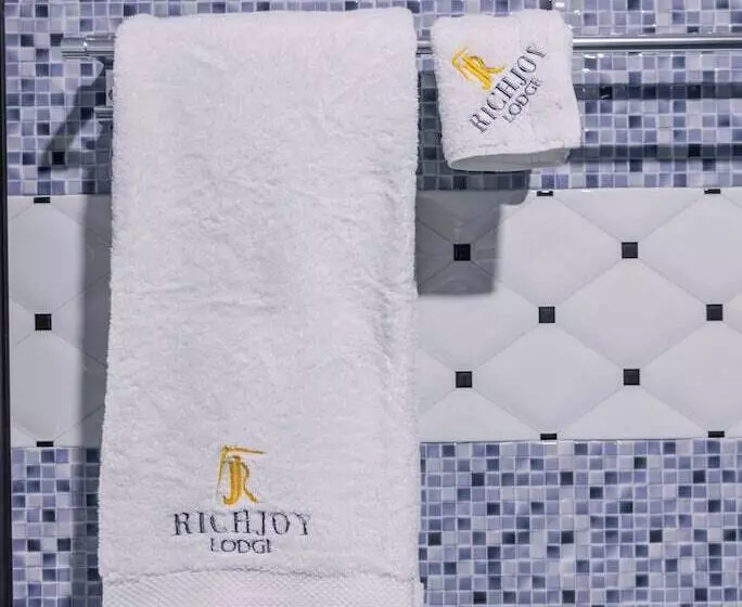 ペンション Richjoy Lodge