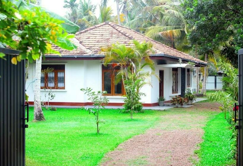 Pensió Surf White House Ahangama