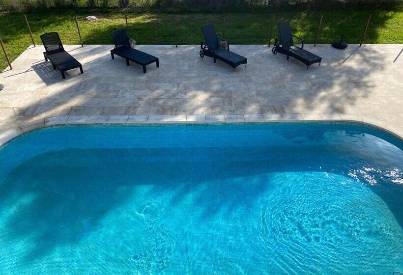 مبيت وإفطار L Eveil En Provence