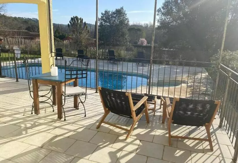 Aamiaismajoitus (B&B) L Eveil En Provence