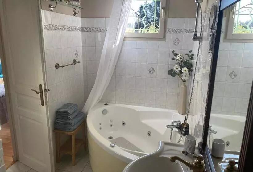 Aamiaismajoitus (B&B) L Eveil En Provence