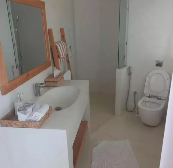 تختخواب و صبحانه Lihinya Beach Villa Ahangama